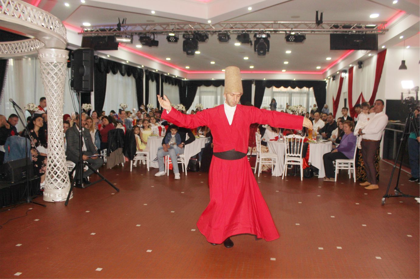 BULGARİSTAN TÜRKLERİ DÜZENLEDİKLERİ İFTARâ€™DA DERNEK MÜJDESİ VERDİLER