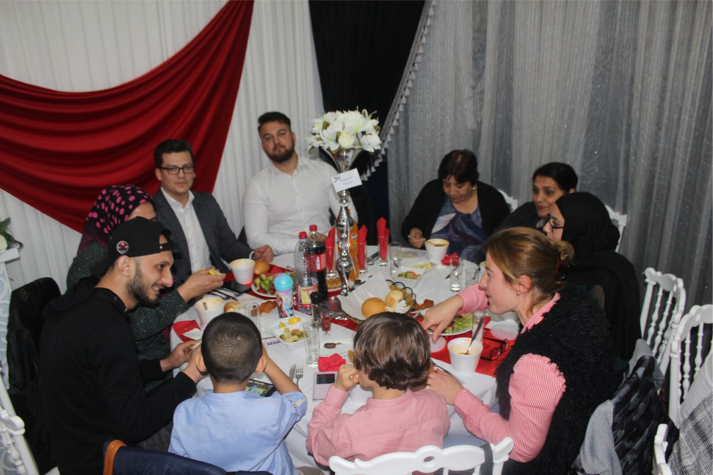 BULGARİSTAN TÜRKLERİ DÜZENLEDİKLERİ İFTARâ€™DA DERNEK MÜJDESİ VERDİLER