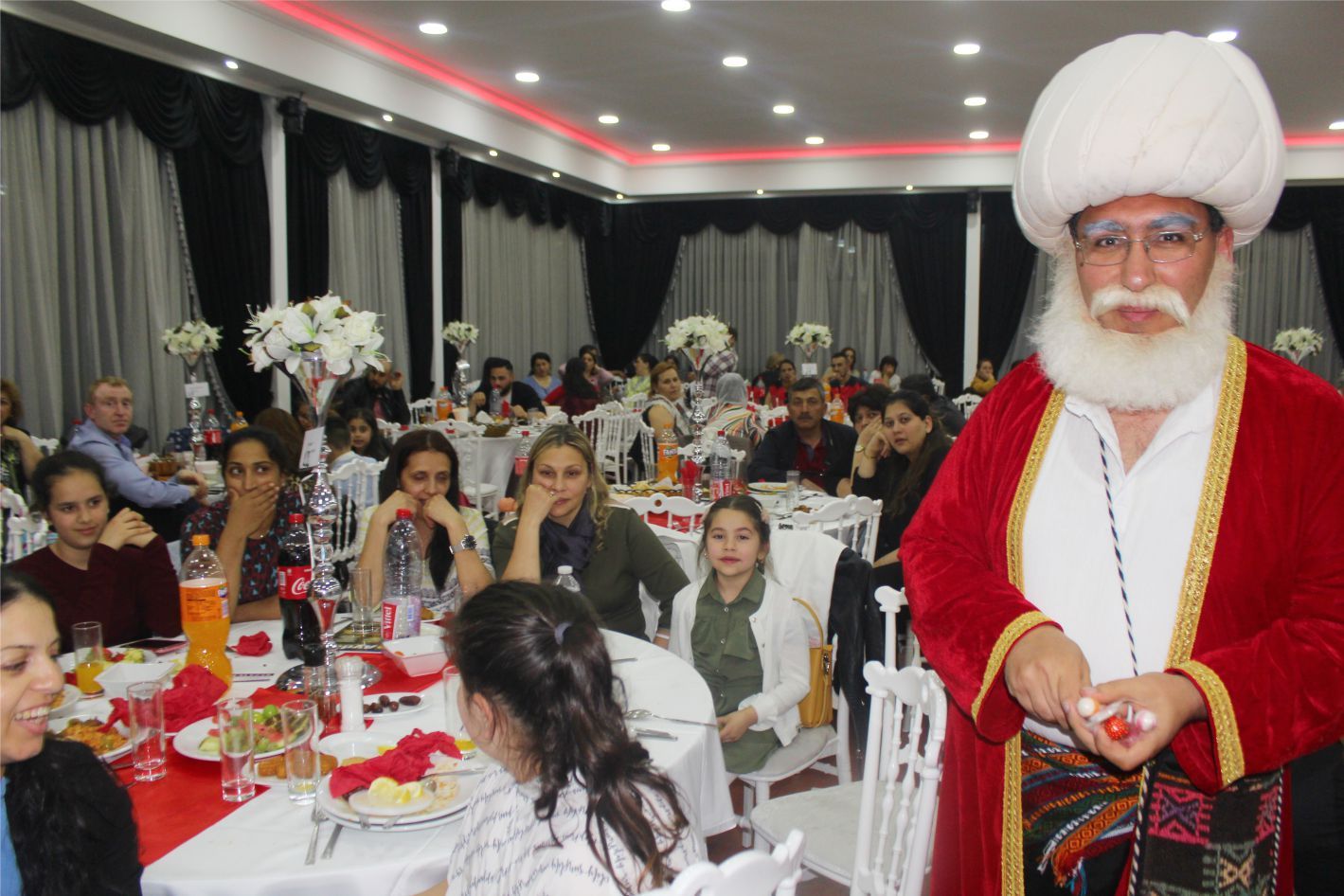 BULGARİSTAN TÜRKLERİ DÜZENLEDİKLERİ İFTARâ€™DA DERNEK MÜJDESİ VERDİLER