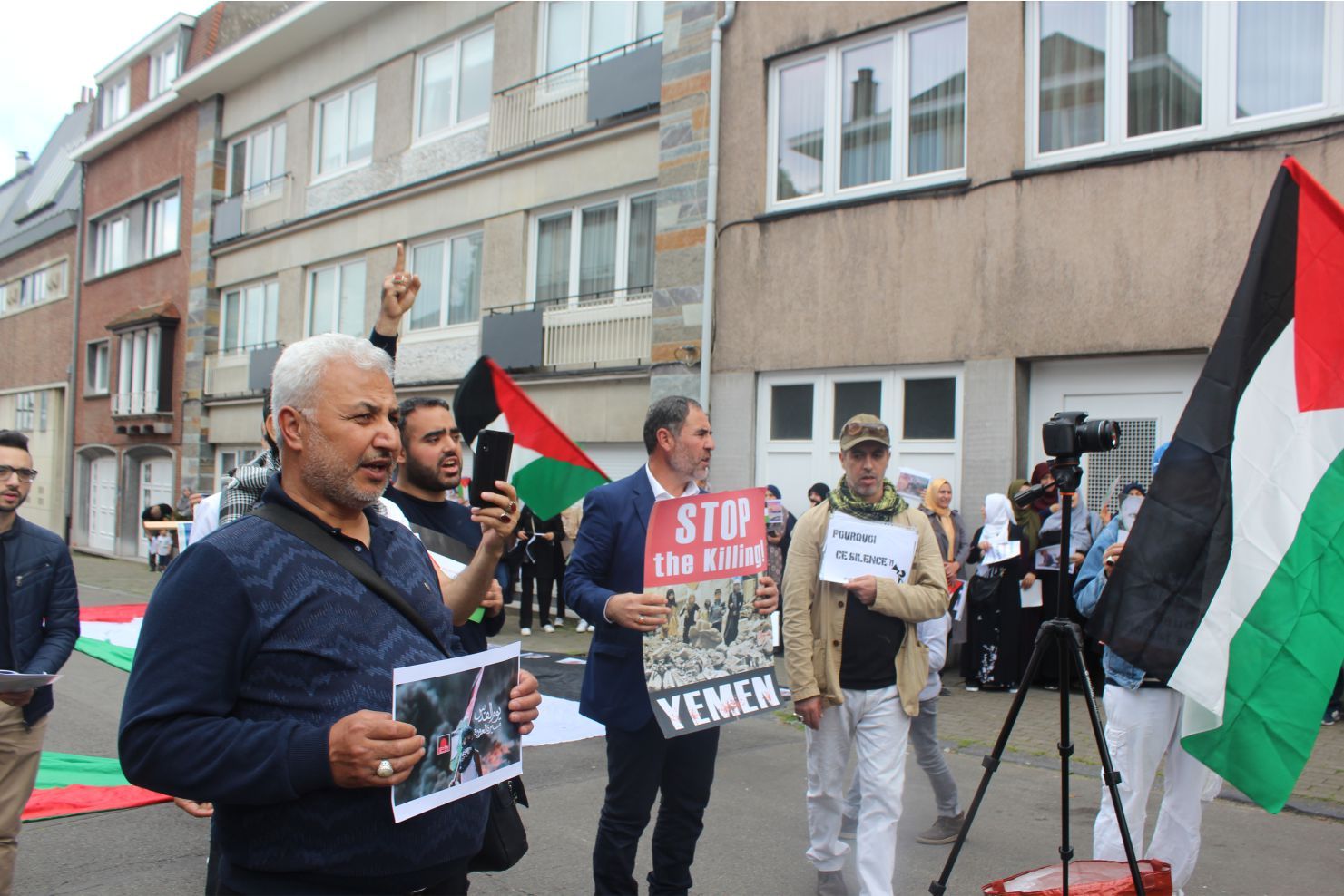 YÜZLERCE MÜSLÜMAN 'DÜNYA KUDÜS GÜNÜ' NEDENİYLE AVRUPA'NIN BAŞKENTİ BRÜKSEL'DE 'KATİL İSRAİL' DİYE PROTESTO YAPTILAR