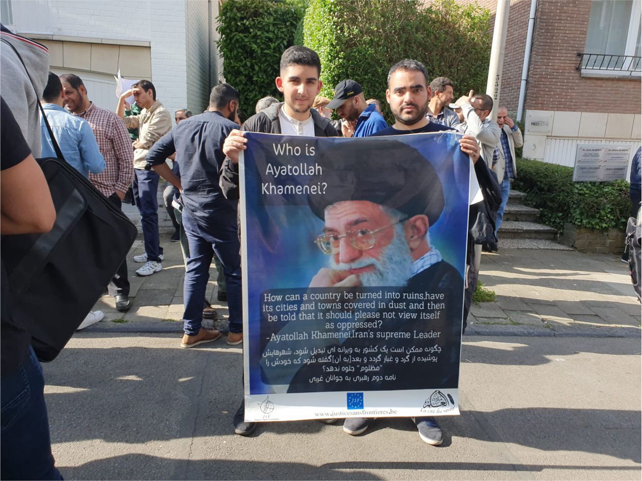 YÜZLERCE MÜSLÜMAN 'DÜNYA KUDÜS GÜNÜ' NEDENİYLE AVRUPA'NIN BAŞKENTİ BRÜKSEL'DE 'KATİL İSRAİL' DİYE PROTESTO YAPTILAR