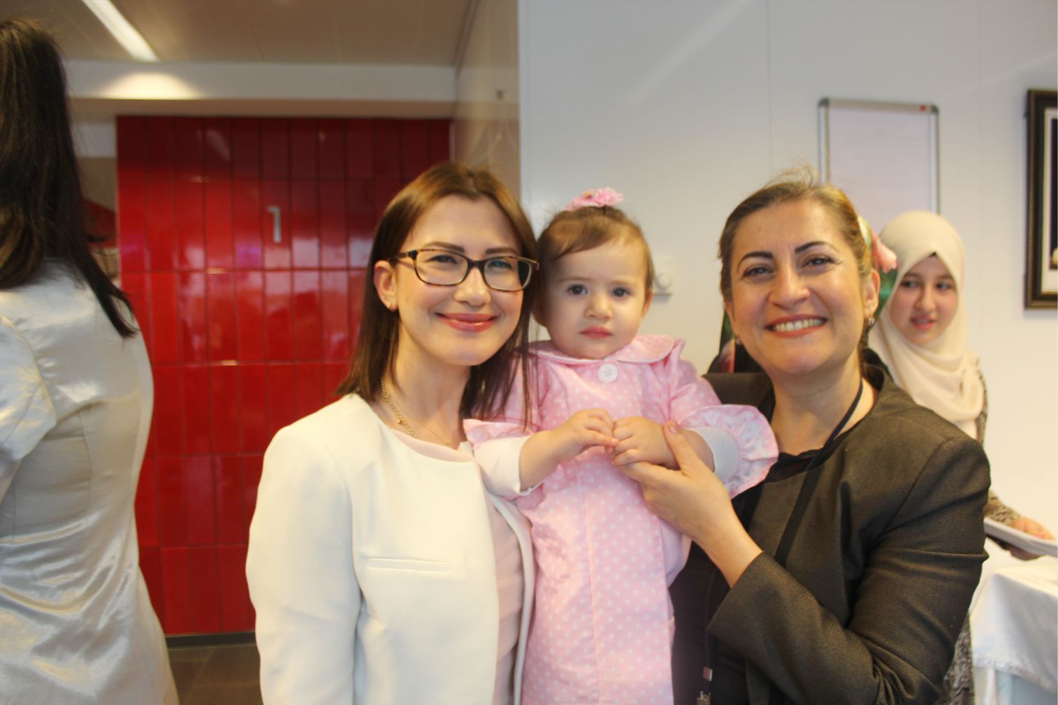 BAŞKONSOLOSLUK VATANDAŞLARI BAYRAMLAŞMADA BULUŞTURDU