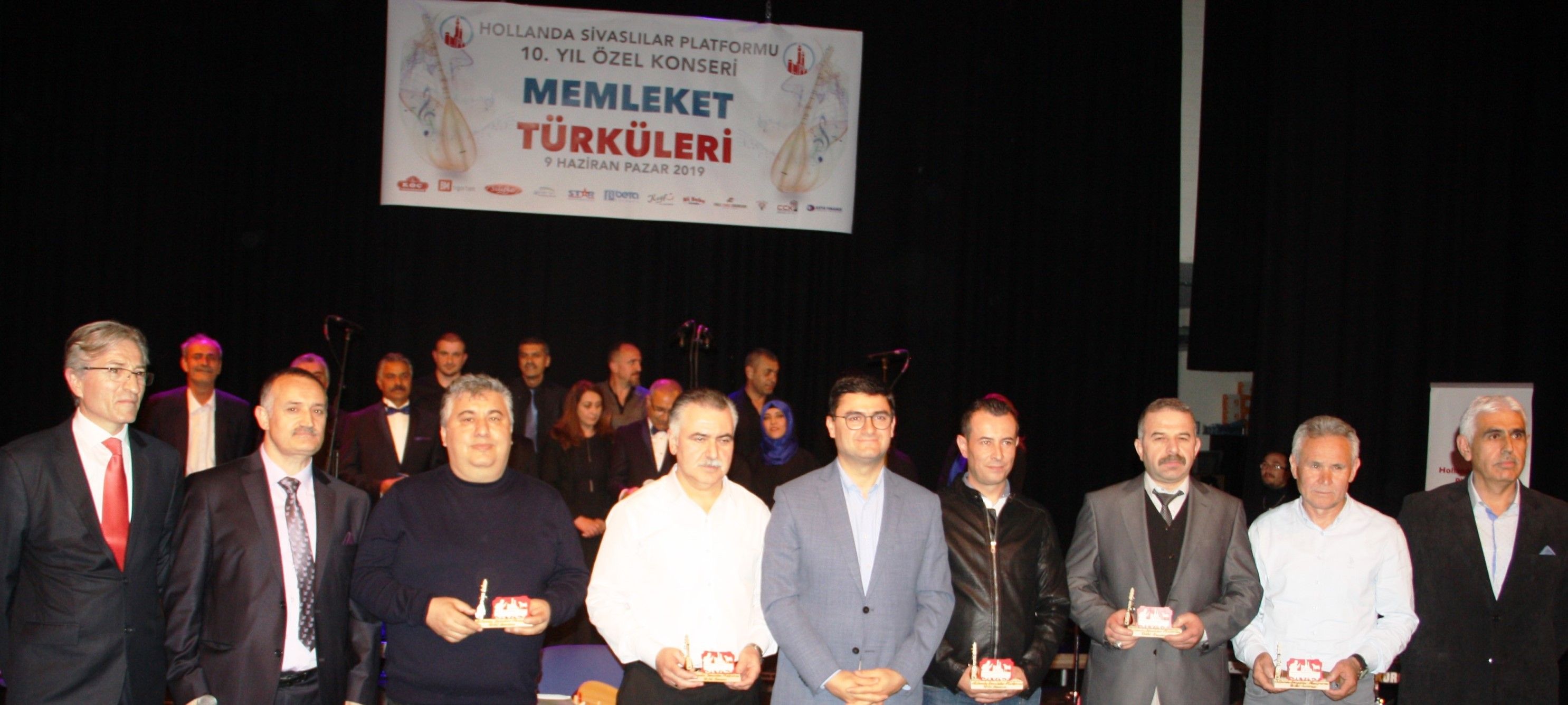 MEMLEKET TÜRKÜLERİ AMSTERDAM'DA SÖYLENDİ
