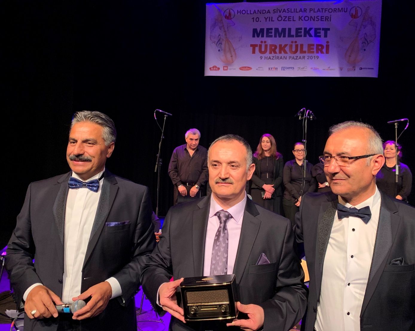 MEMLEKET TÜRKÜLERİ AMSTERDAM'DA SÖYLENDİ
