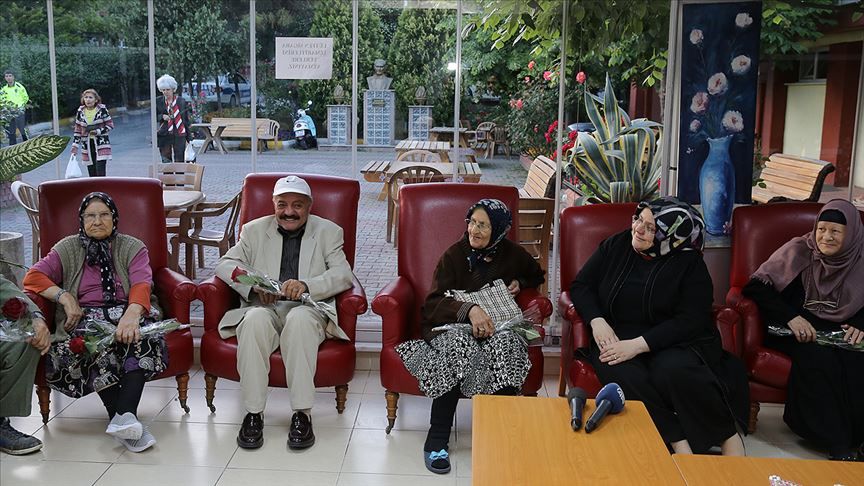 Devlet 14 bine yakın yaşlının yuvası oldu