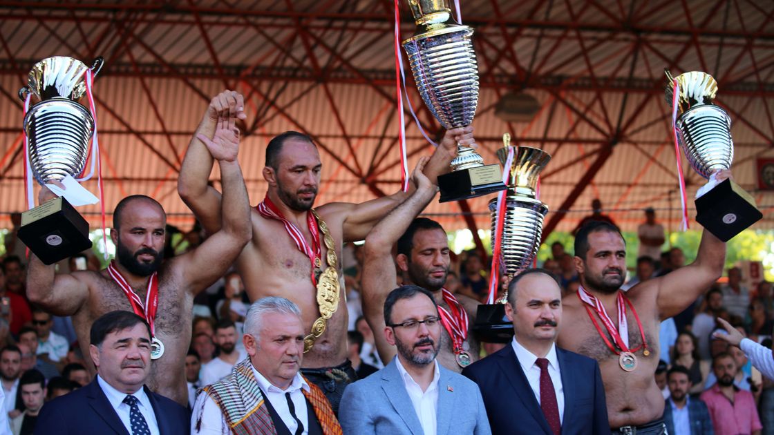 Başpehlivan Ali Gürbüz'e coşkulu karşılama 