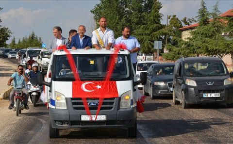 Başpehlivan Ali Gürbüz'e coşkulu karşılama 
