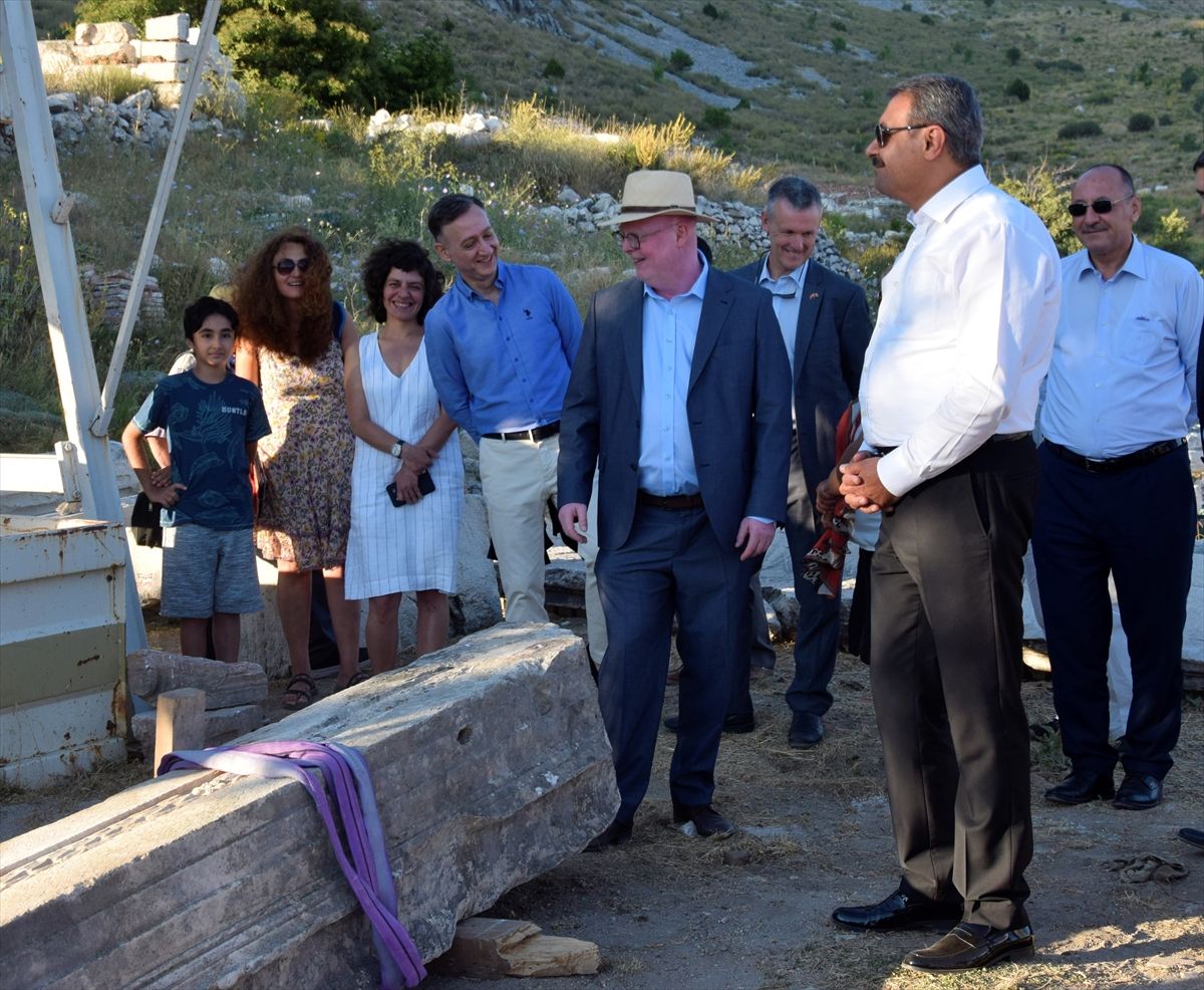 BÜYÜKELÇİLER SAGALASSOS ANTİK KENTİ´Nİ GEZDİ
