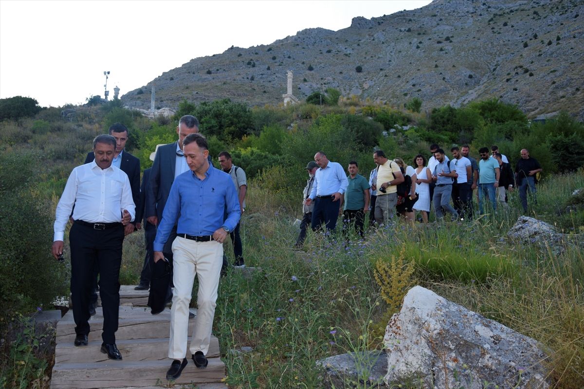 BÜYÜKELÇİLER SAGALASSOS ANTİK KENTİ´Nİ GEZDİ