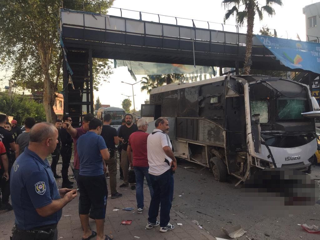 Adanaâ€™da polis servisine bombalı saldırı!