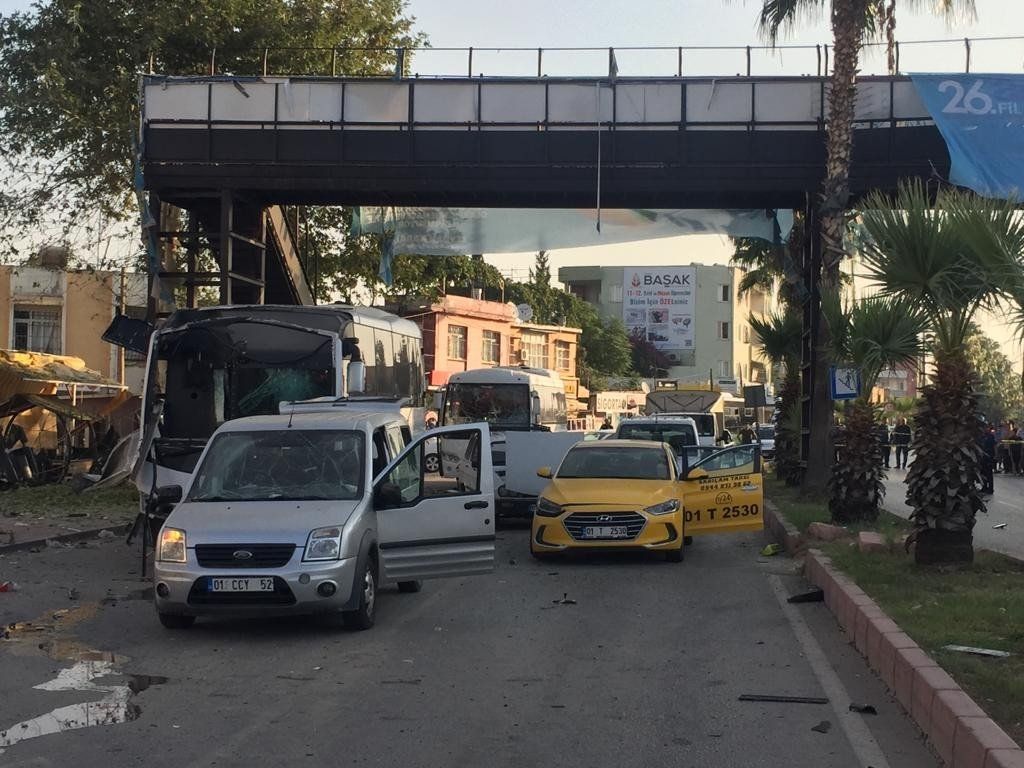 Adanaâ€™da polis servisine bombalı saldırı!