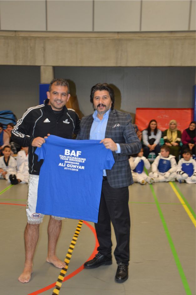 DÜNYA THAİ-KİCKBOXİNG ŞAMPİYONU ALİ GÜNYAR› ‹BAF’DA SEMİNER VERDİ