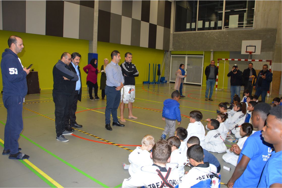 DÜNYA THAİ-KİCKBOXİNG ŞAMPİYONU ALİ GÜNYAR› ‹BAF’DA SEMİNER VERDİ