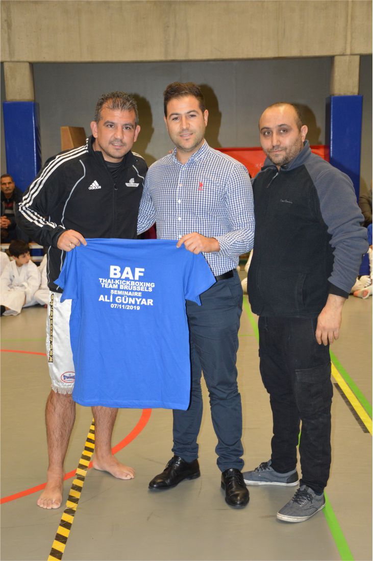 DÜNYA THAİ-KİCKBOXİNG ŞAMPİYONU ALİ GÜNYAR› ‹BAF’DA SEMİNER VERDİ