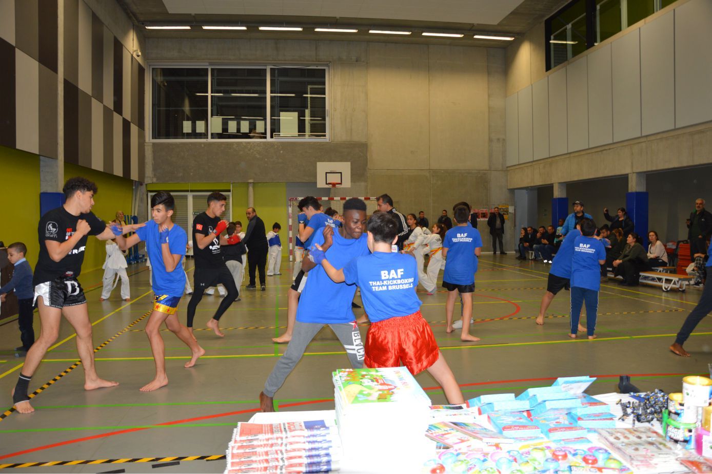 DÜNYA THAİ-KİCKBOXİNG ŞAMPİYONU ALİ GÜNYAR› ‹BAF’DA SEMİNER VERDİ