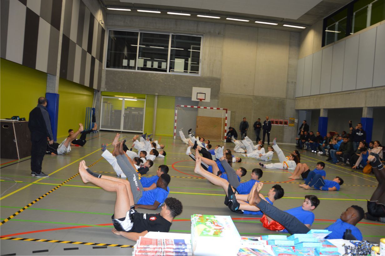 DÜNYA THAİ-KİCKBOXİNG ŞAMPİYONU ALİ GÜNYAR› ‹BAF’DA SEMİNER VERDİ