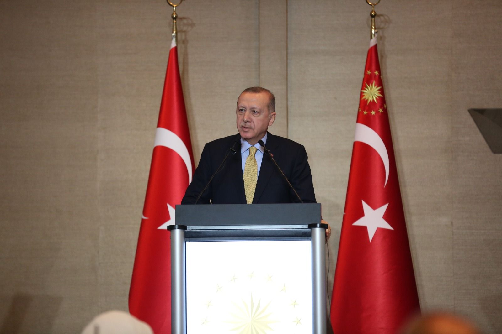YTB Yurt Dışında Yaşayan Vatandaşların Hizmetindedir