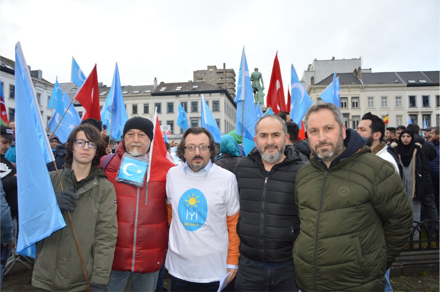 UYGURLARA YÖNELİK 'ÇİN ZULMÜ' AVRUPA'NIN BAŞKENTİ BRÜKSEL'DE PROTESTO EDİLDİ
