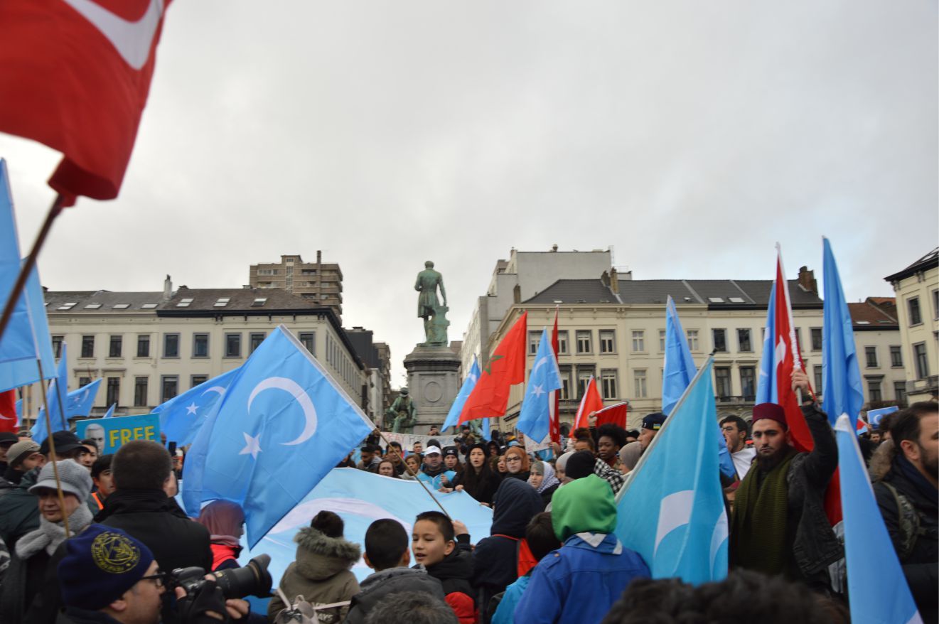 UYGURLARA YÖNELİK 'ÇİN ZULMÜ' AVRUPA'NIN BAŞKENTİ BRÜKSEL'DE PROTESTO EDİLDİ