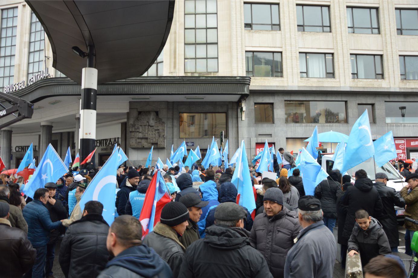 UYGURLARA YÖNELİK 'ÇİN ZULMÜ' AVRUPA'NIN BAŞKENTİ BRÜKSEL'DE PROTESTO EDİLDİ
