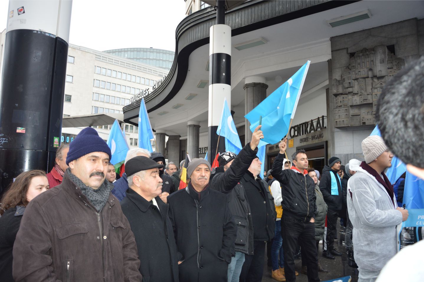 UYGURLARA YÖNELİK 'ÇİN ZULMÜ' AVRUPA'NIN BAŞKENTİ BRÜKSEL'DE PROTESTO EDİLDİ