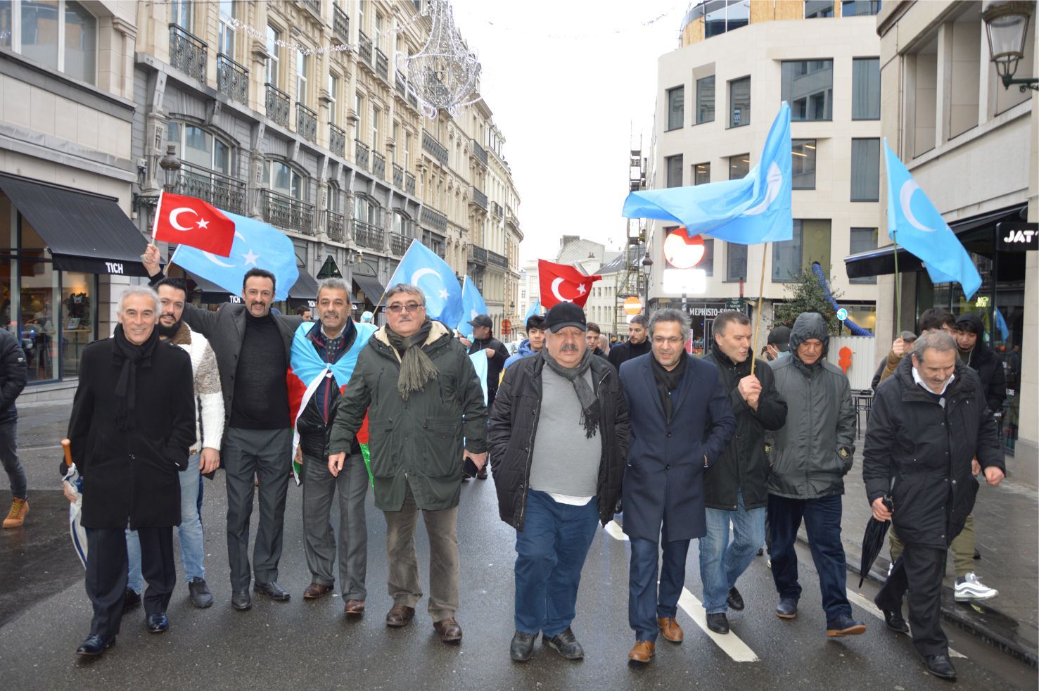 UYGURLARA YÖNELİK 'ÇİN ZULMÜ' AVRUPA'NIN BAŞKENTİ BRÜKSEL'DE PROTESTO EDİLDİ