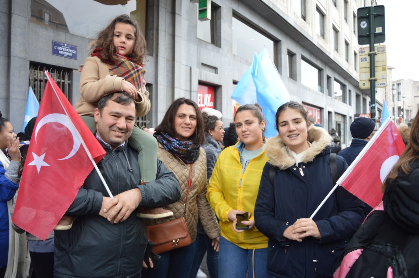 UYGURLARA YÖNELİK 'ÇİN ZULMÜ' AVRUPA'NIN BAŞKENTİ BRÜKSEL'DE PROTESTO EDİLDİ