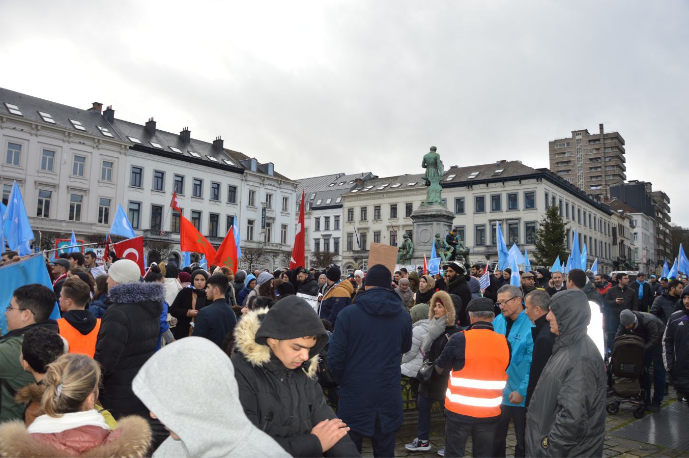 UYGURLARA YÖNELİK 'ÇİN ZULMÜ' AVRUPA'NIN BAŞKENTİ BRÜKSEL'DE PROTESTO EDİLDİ