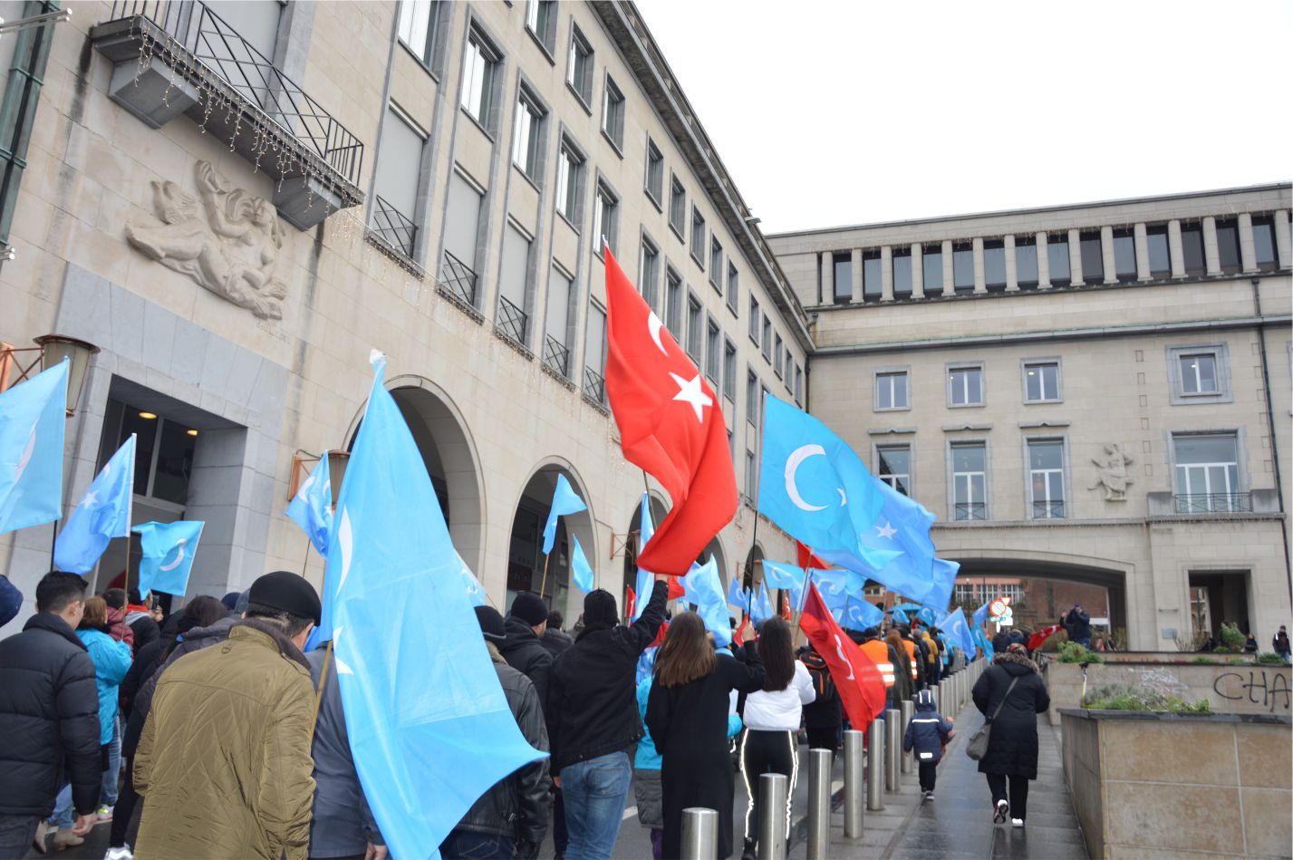 UYGURLARA YÖNELİK 'ÇİN ZULMÜ' AVRUPA'NIN BAŞKENTİ BRÜKSEL'DE PROTESTO EDİLDİ