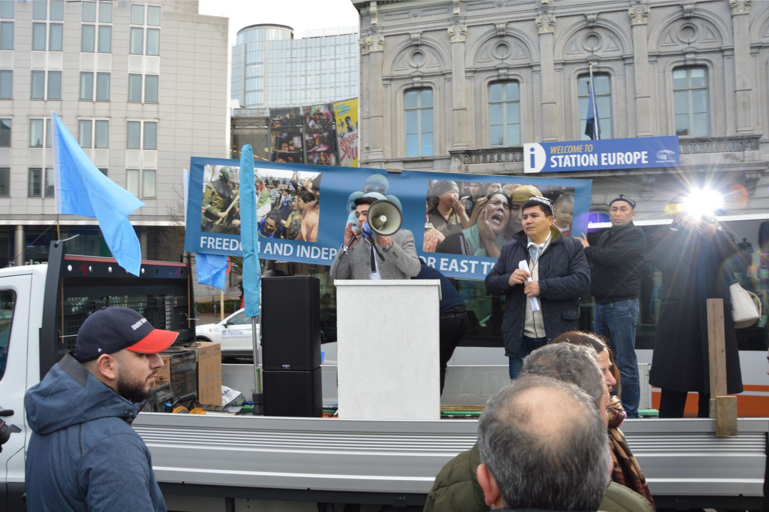 UYGURLARA YÖNELİK 'ÇİN ZULMÜ' AVRUPA'NIN BAŞKENTİ BRÜKSEL'DE PROTESTO EDİLDİ