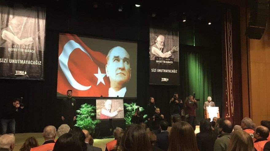 â€˜Toprak Dedeâ€™ Hayrettin Karaca son yolculuğuna uğurlanıyor 