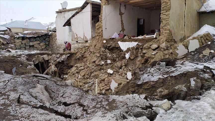 KOMŞUDAKİ 5,9'LUK DEPREM SINIRIMIZI DA VURDU 7 VATANDAŞIMIZI KAYBETTİK