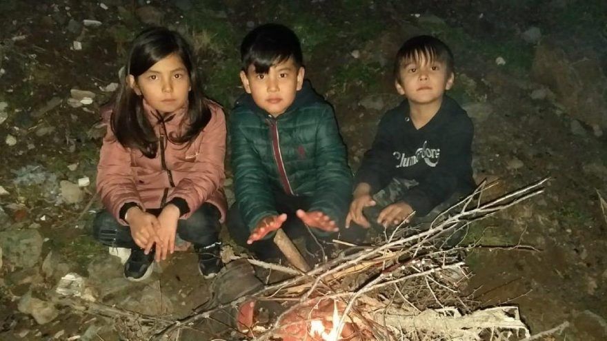Göç yolculuğundan gözyaşlarına boğan çocuk manzaraları