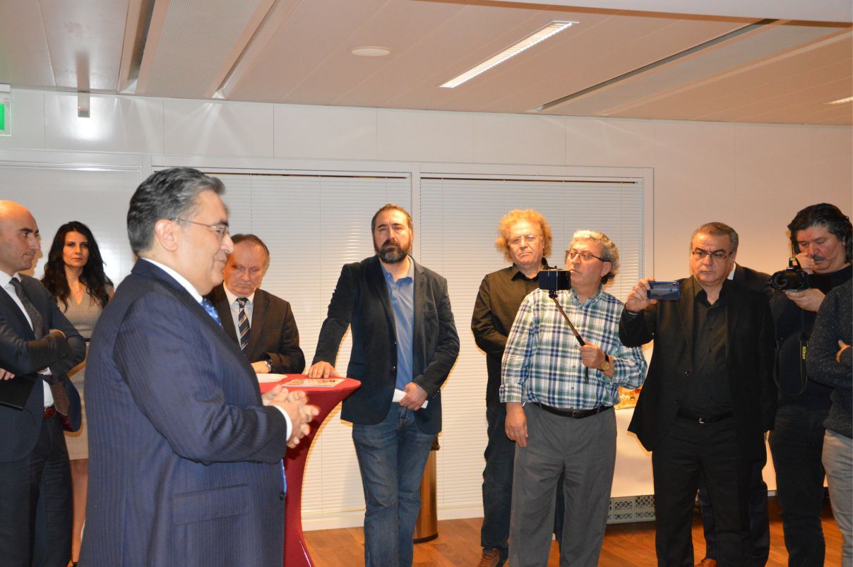 BÜYÜKELÇİ DR. ULUSOY BASIN TEMSİLCİLERİYLE BİRARAYA GELDİ