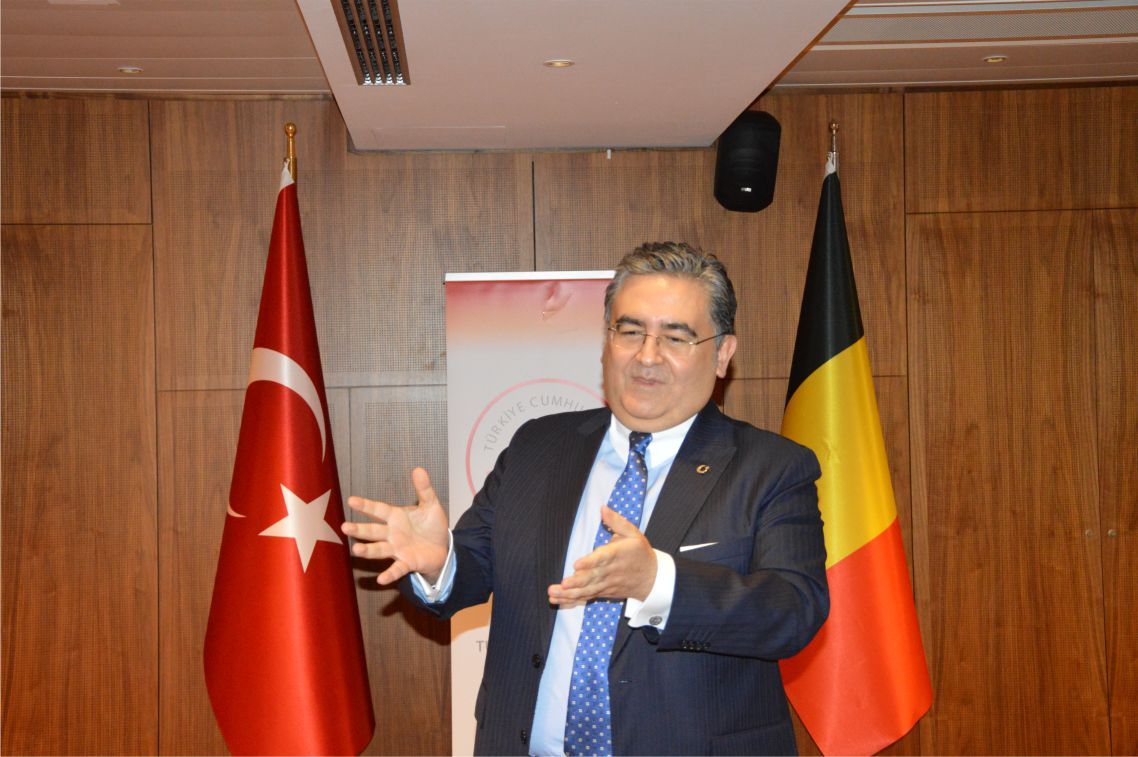 BÜYÜKELÇİ DR. ULUSOY BASIN TEMSİLCİLERİYLE BİRARAYA GELDİ