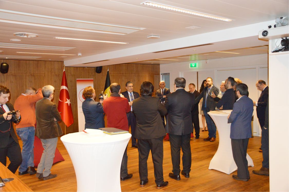 BÜYÜKELÇİ DR. ULUSOY BASIN TEMSİLCİLERİYLE BİRARAYA GELDİ