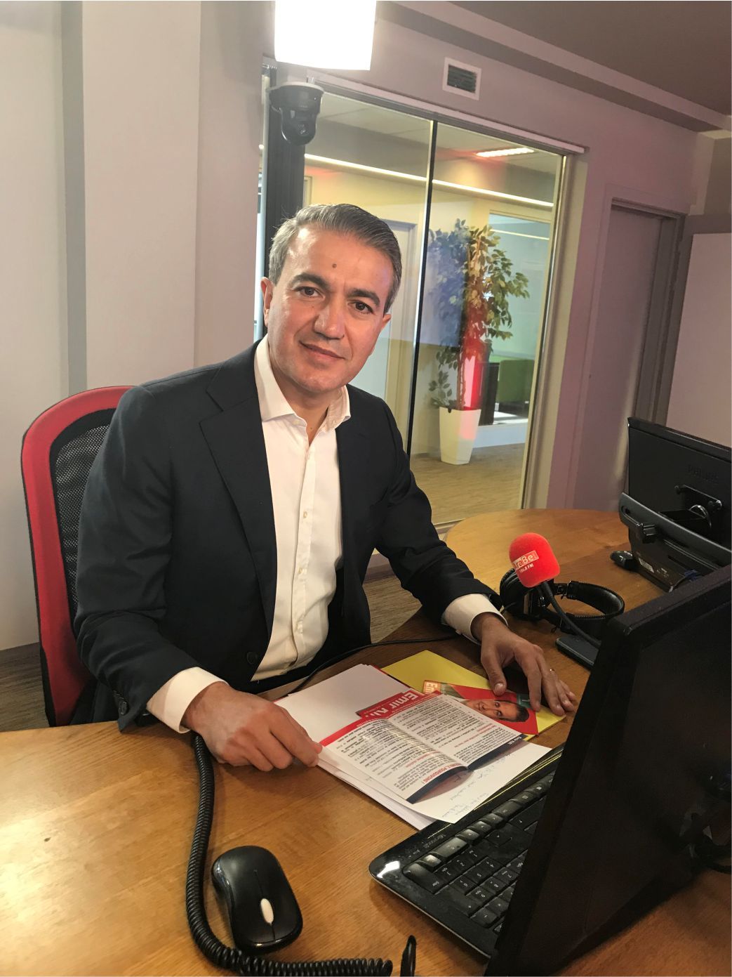 KOVİD-19 : Sant-Josse Belediyesinde maddi güçlük çeken yaklaşık 200 kişiye gıda yardımı yapıldı.