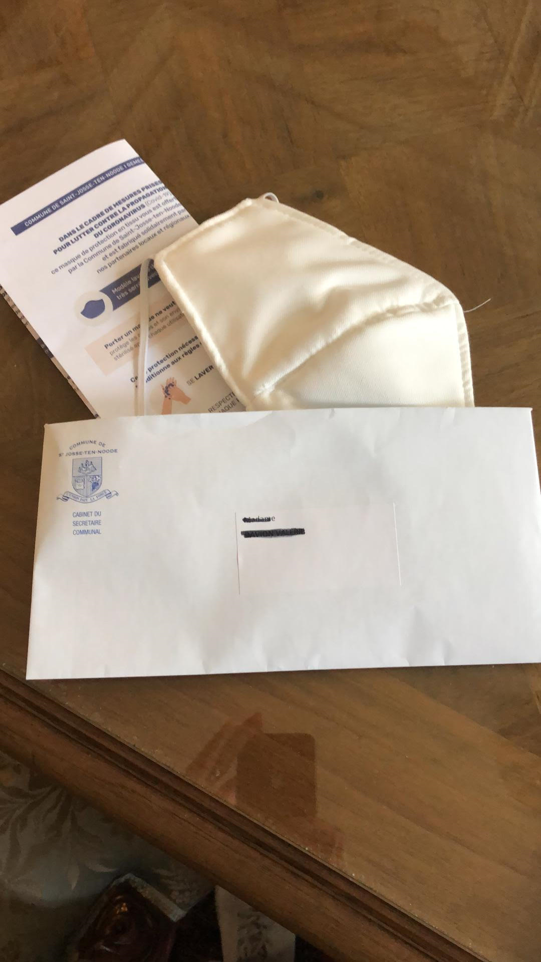 ~~Saint-Josse Belediyesi sakinlerine yeniden kullanılabilir 30.000 maskenin dağıtımı, salı günü başlayacak.