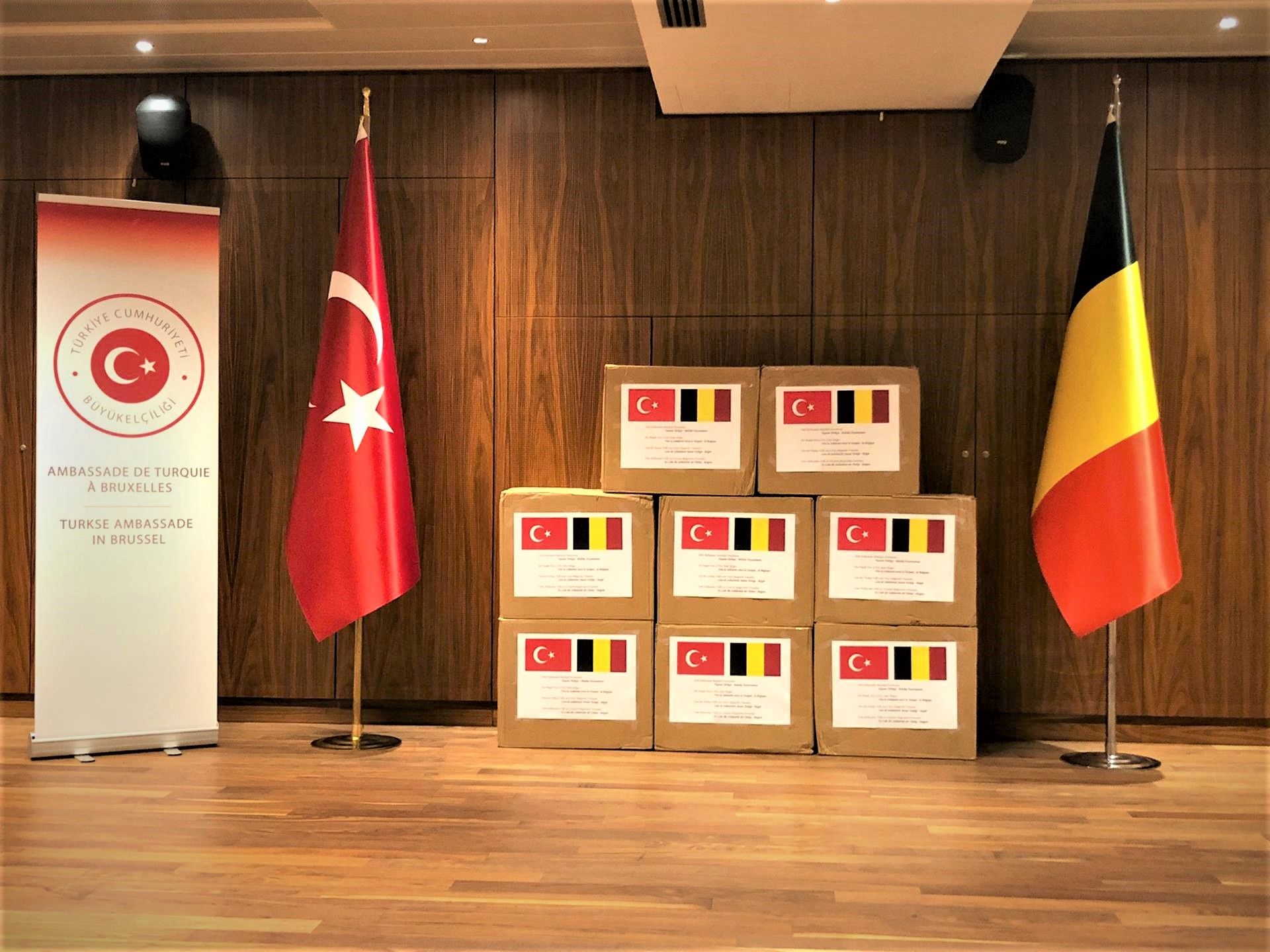 Liège Valiliği'ne Ülkemiz tarafından yapılan maske yardımı ve teslim töreni hakkında basın duyurusu