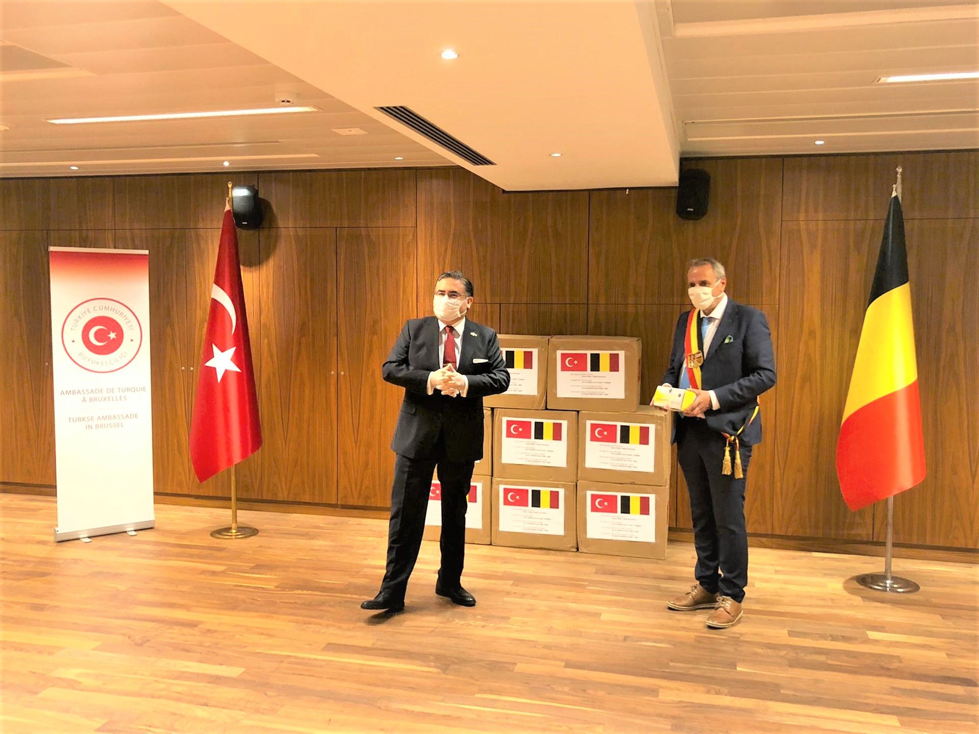 Liège Valiliği'ne Ülkemiz tarafından yapılan maske yardımı ve teslim töreni hakkında basın duyurusu