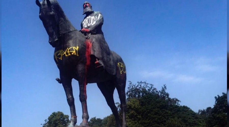 Belçika'da Sömürgeciliği hatırlatan heykellere saldırı