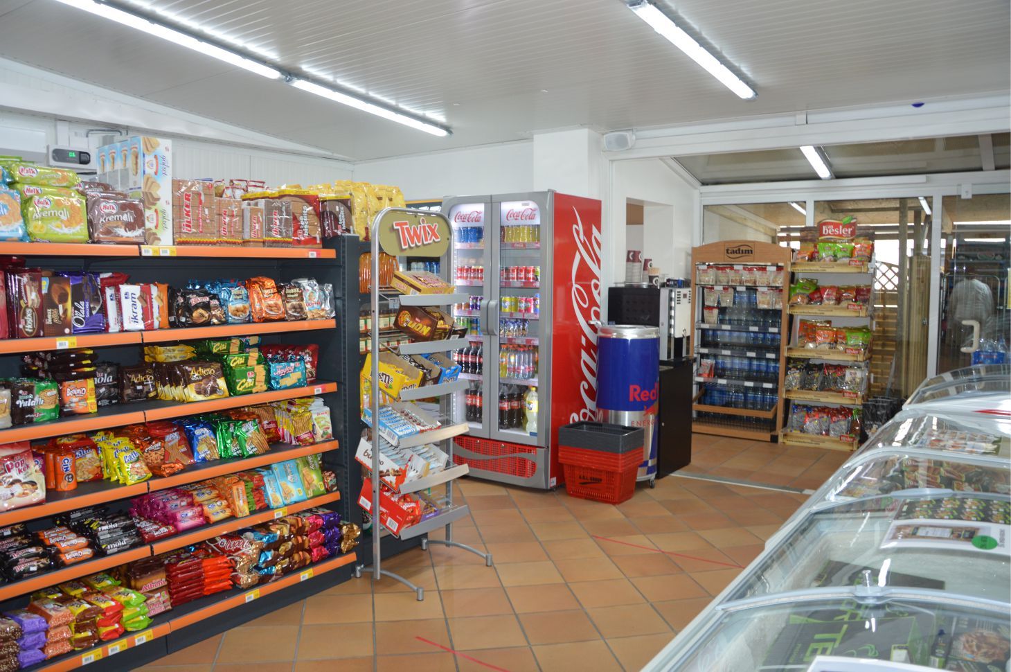 ~~â€˜BAY MARKETâ€™ YENİ İMAJI VE ZENGİN REYONLARIYLA HİZMETE GİRDİ
