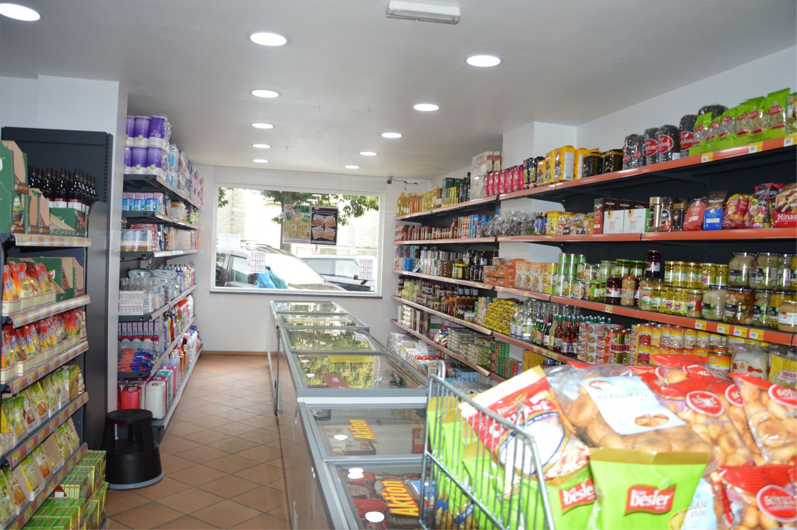 ~~â€˜BAY MARKETâ€™ YENİ İMAJI VE ZENGİN REYONLARIYLA HİZMETE GİRDİ