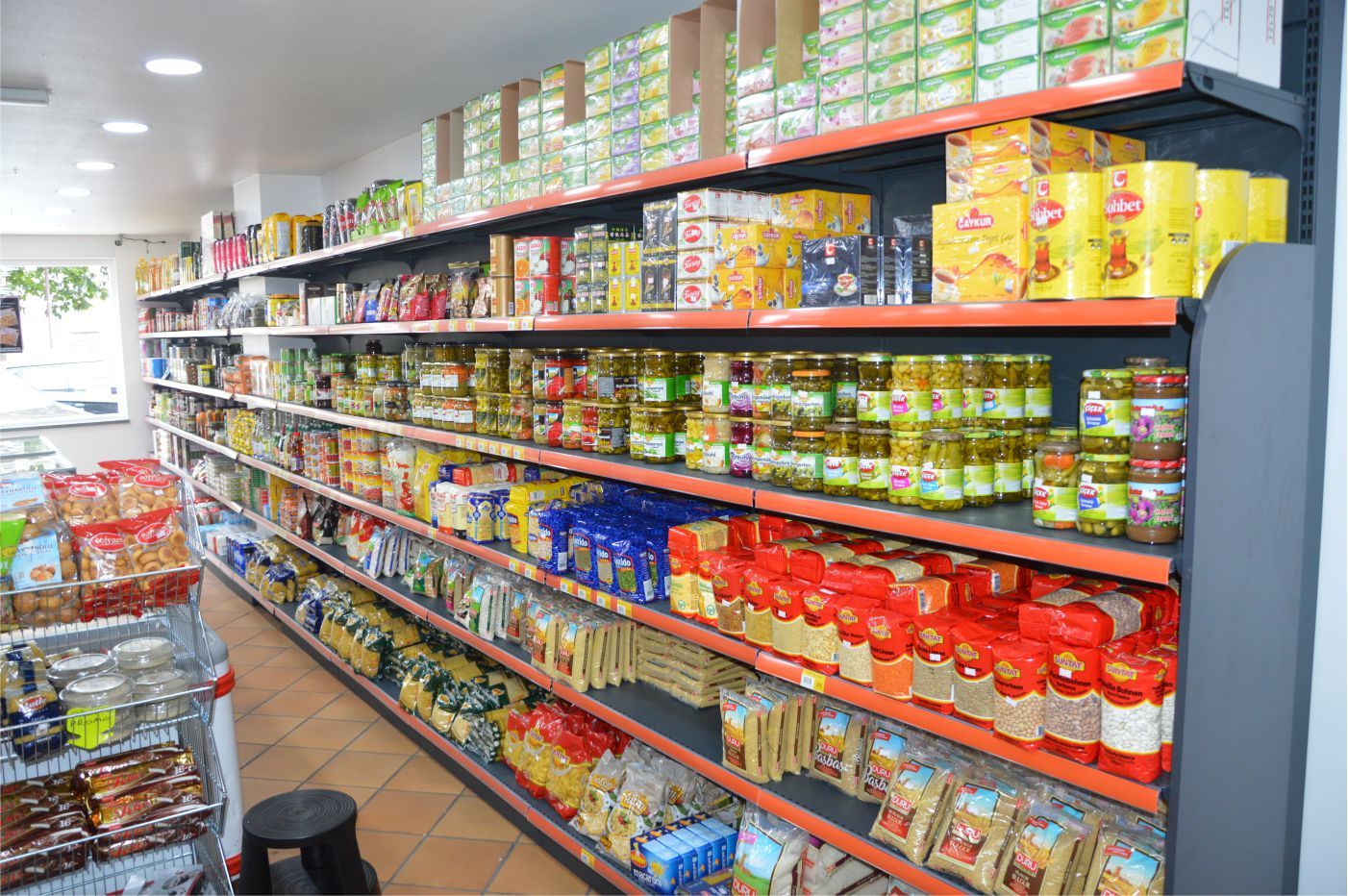 ~~â€˜BAY MARKETâ€™ YENİ İMAJI VE ZENGİN REYONLARIYLA HİZMETE GİRDİ