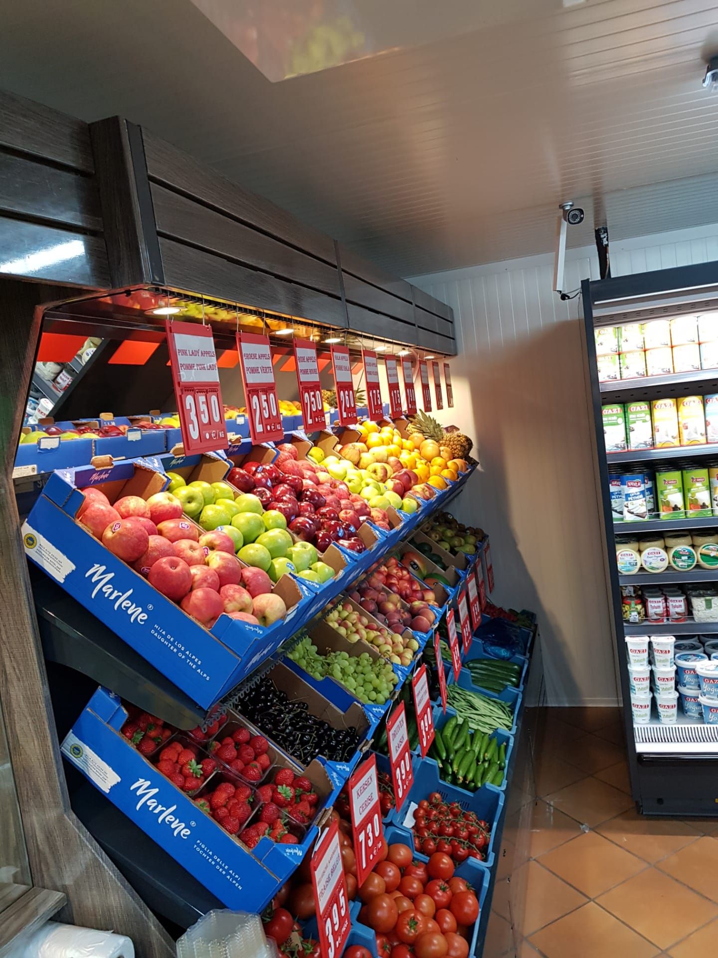 ~~â€˜BAY MARKETâ€™ YENİ İMAJI VE ZENGİN REYONLARIYLA HİZMETE GİRDİ