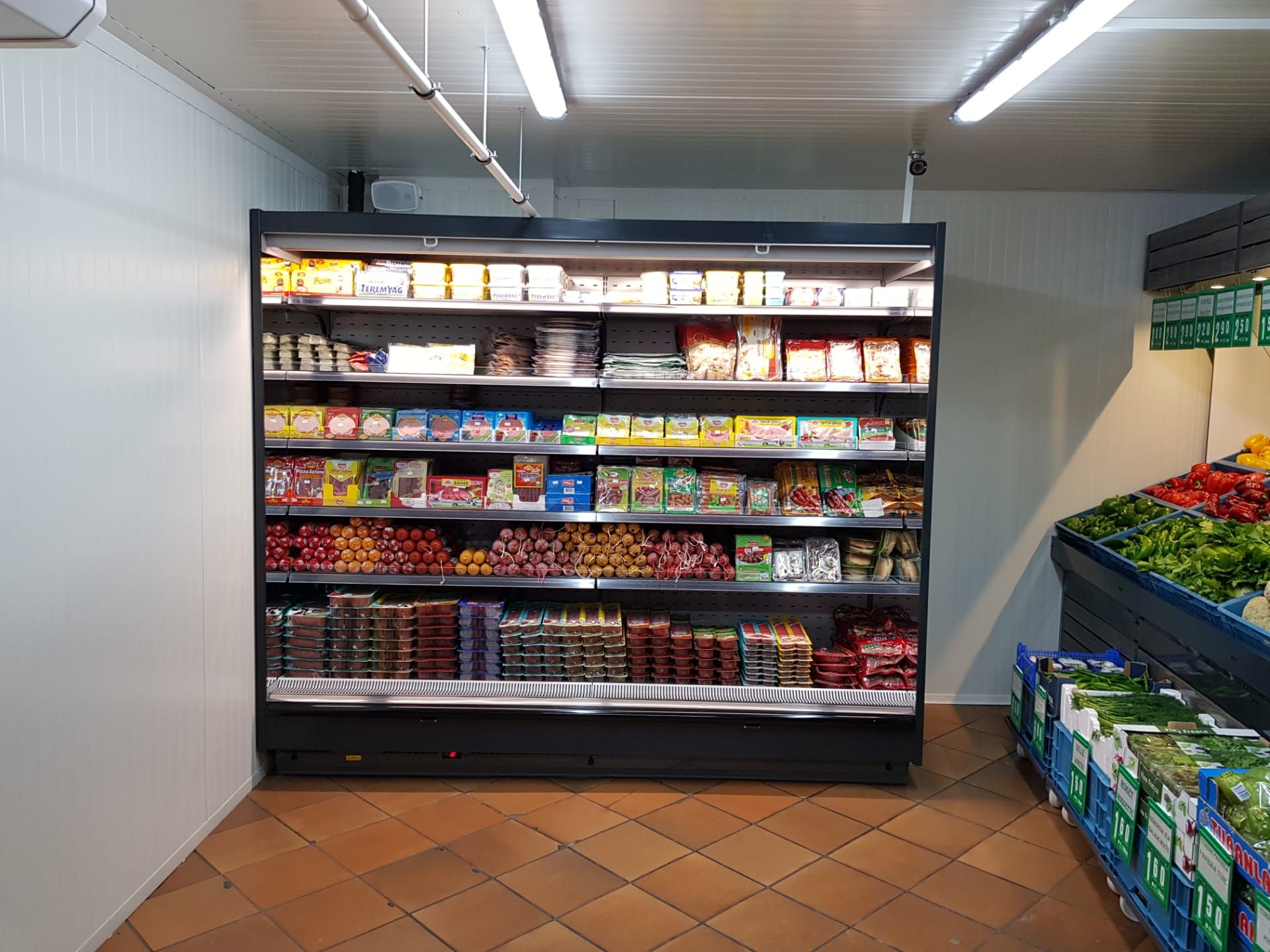 ~~â€˜BAY MARKETâ€™ YENİ İMAJI VE ZENGİN REYONLARIYLA HİZMETE GİRDİ