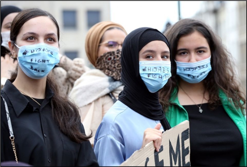 BRÜKSELÂ´DE BAŞÖRTÜSÜ YASAĞI PROTESTOSU