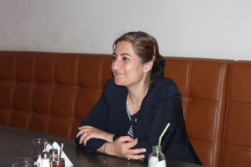 BAŞKONSOLOS KARAOĞLU'NA SAZLI VE TÜRKÜLÜ VEDA PROGRAMI DÜZENLEDİLER