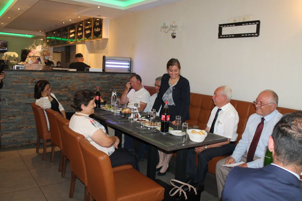 BAŞKONSOLOS KARAOĞLU'NA SAZLI VE TÜRKÜLÜ VEDA PROGRAMI DÜZENLEDİLER