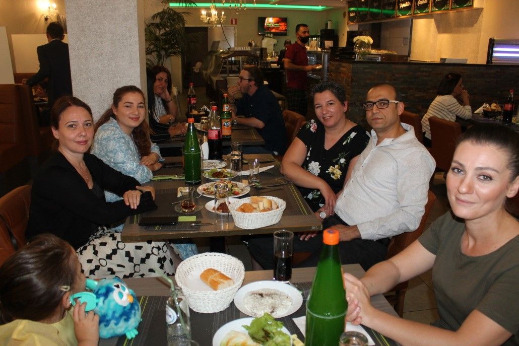 BAŞKONSOLOS KARAOĞLU'NA SAZLI VE TÜRKÜLÜ VEDA PROGRAMI DÜZENLEDİLER
